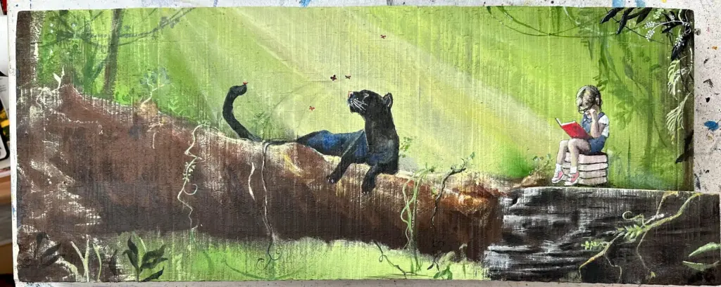 Holzbrett mit Acrylgemälde. Kleiner Junge lesend, auf einem Stapel Bücher, sitzt im Dschungel. Panther auf Baumstamm